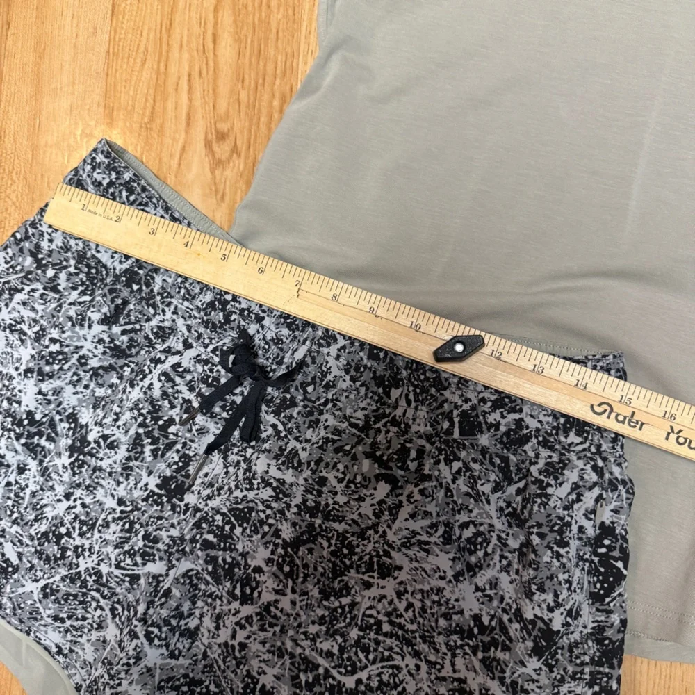 LULULEMON *REVERSIBLE 3" Paint Splash Ice Grey
Multi/Riverstone SHORTS - Picture 4 of 6